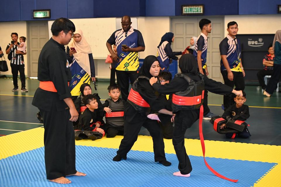 QIIS physical conditioning for silat students